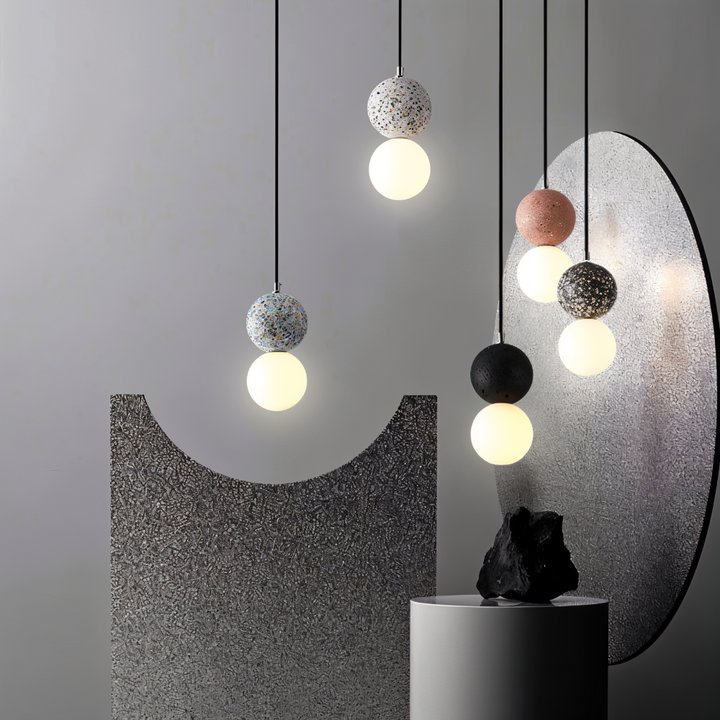 Suspension LumeGlobe double boule en verre, design moderne pour table à manger.