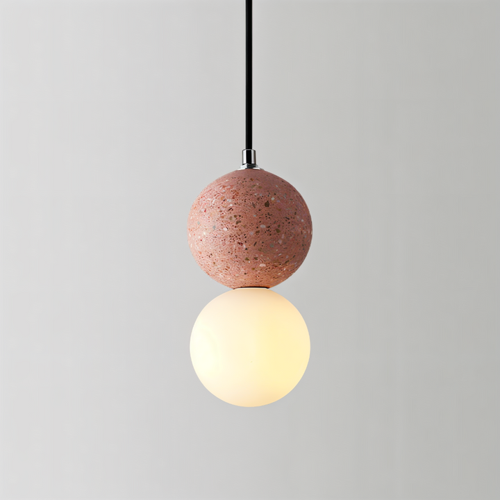 Suspension chic LumeGlobe double boule, en verre, parfaite pour une ambiance de salon moderne.