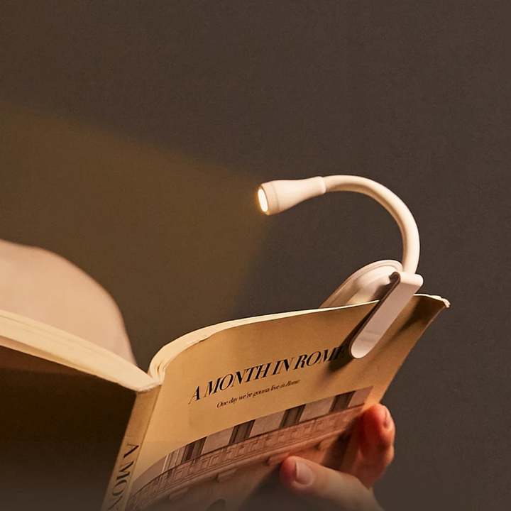 Lampe de lecture à pince LED flexible et rechargeable LumiBeam pour livres, lit et voyage. Idéale pour lecture nocturne.