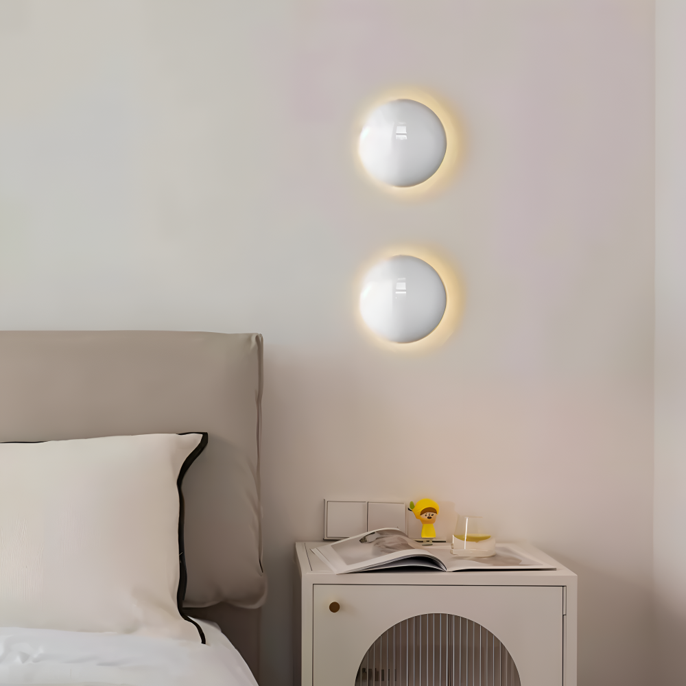 Applique murale LED ronde Cirvia, éclairage moderne et élégant pour intérieur contemporain.
