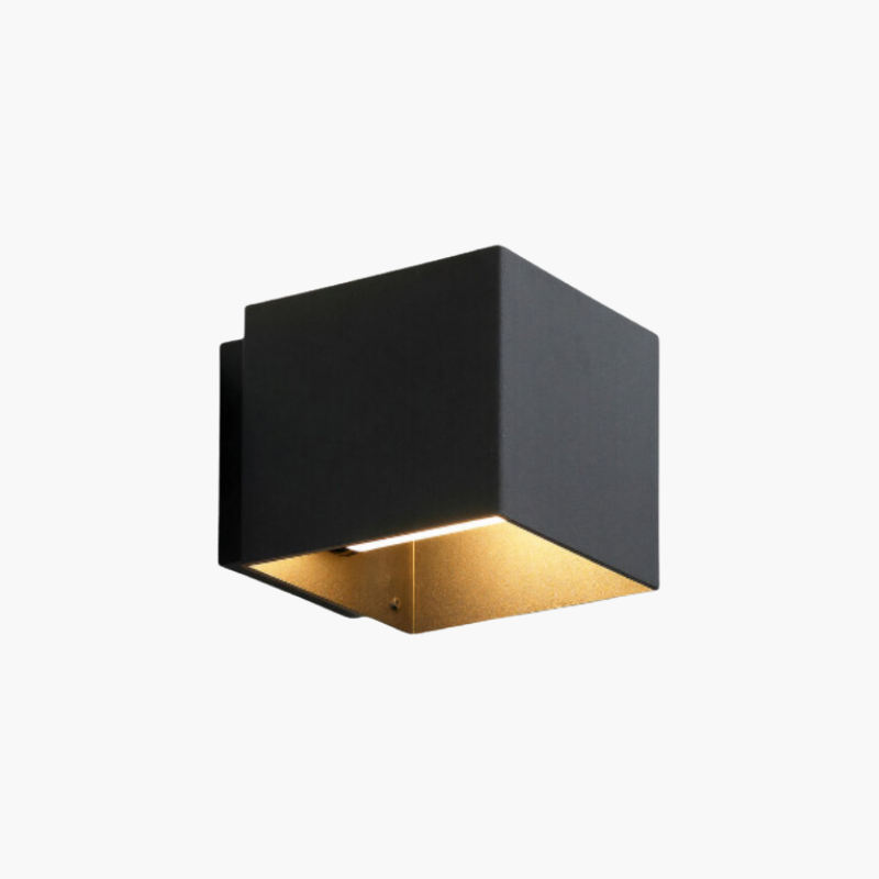 Applique murale LED au design épuré, en aluminium, offre un éclairage moderne et réglable pour tout intérieur.