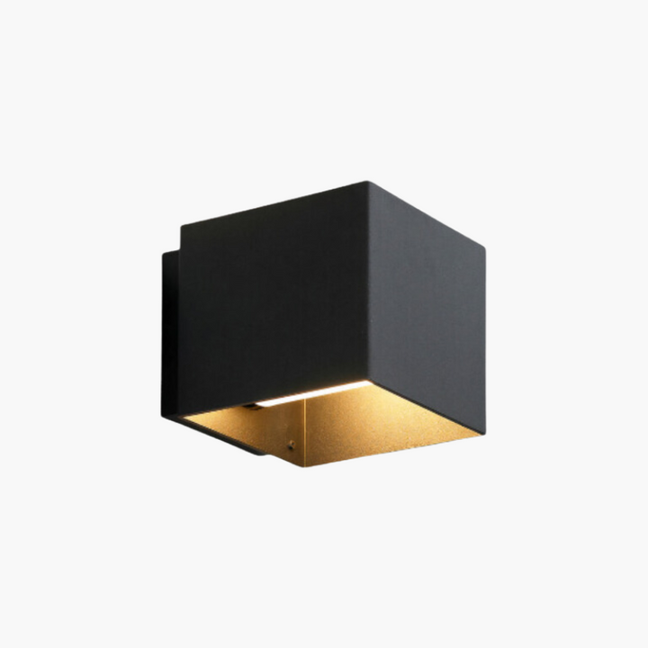 Applique murale LED au design épuré, en aluminium, offre un éclairage moderne et réglable pour tout intérieur.
