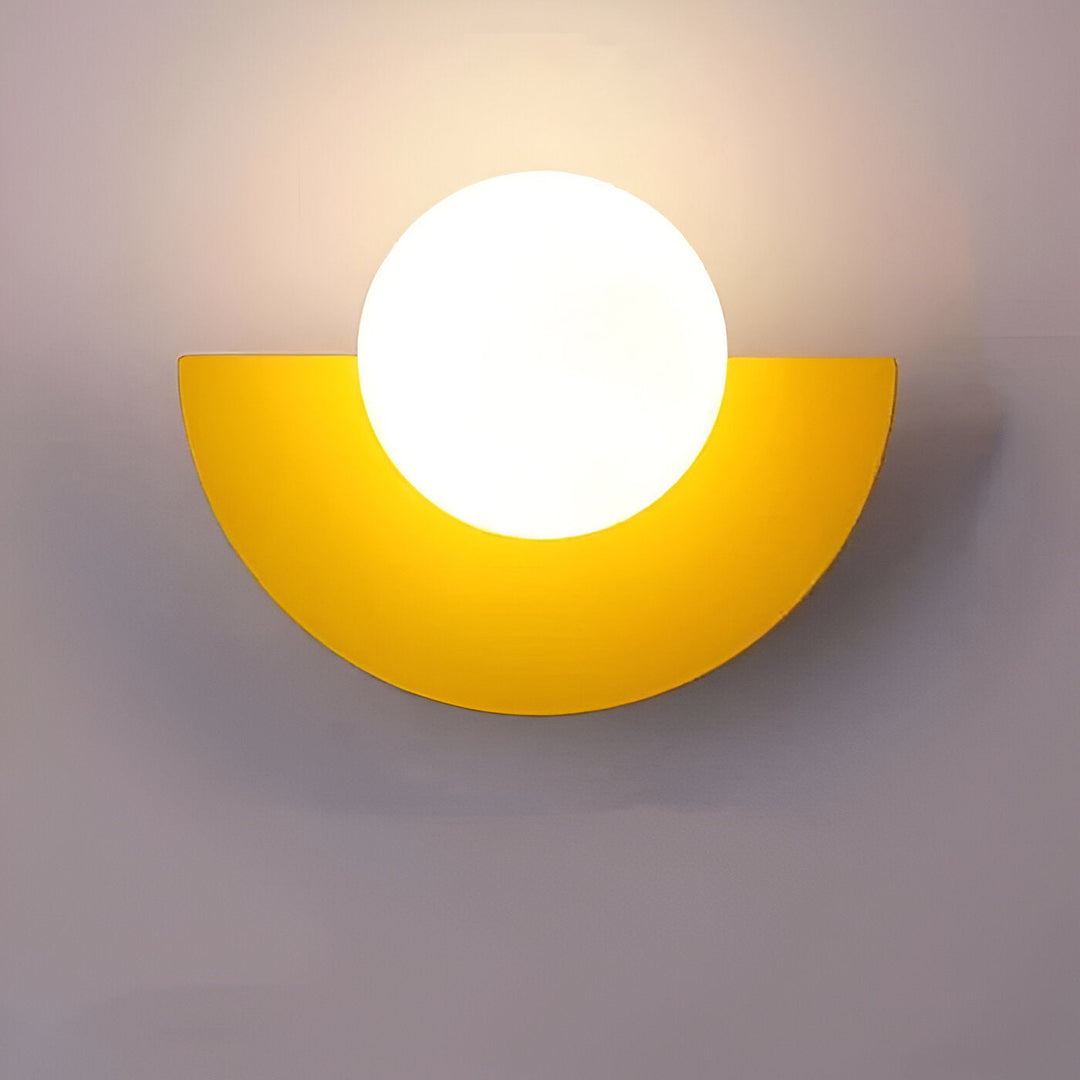 Applique murale LED AuraSphere, lampe sphérique moderne; parfaite pour un éclairage d'ambiance élégant.
