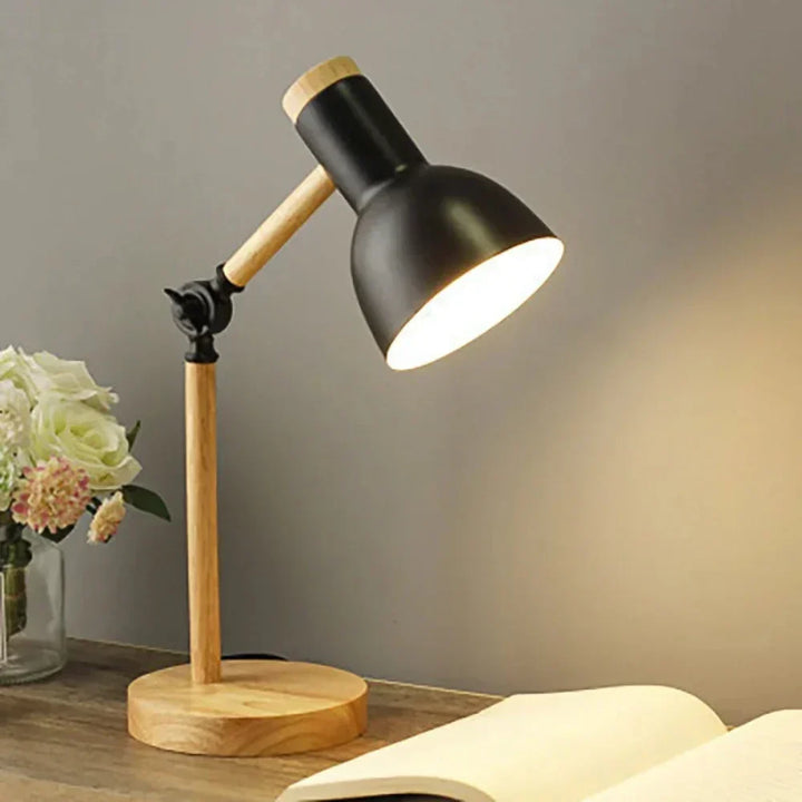 Lampe de bureau LED, éclairage travail ajustable, design scandinave pour un bureau ou salon, style contemporain.