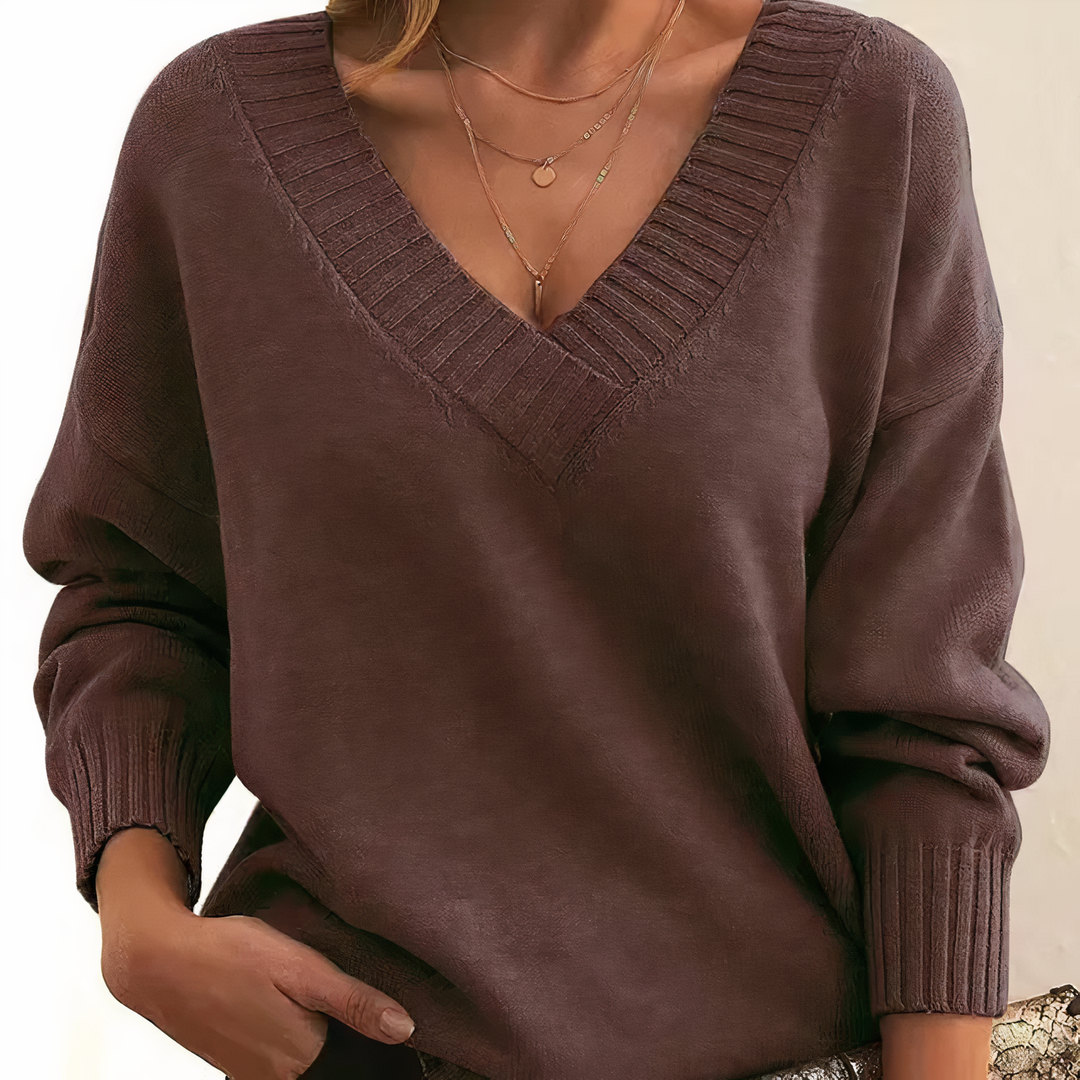 Pull col V féminin, confortable et stylé, pour un look chic ou décontracté.