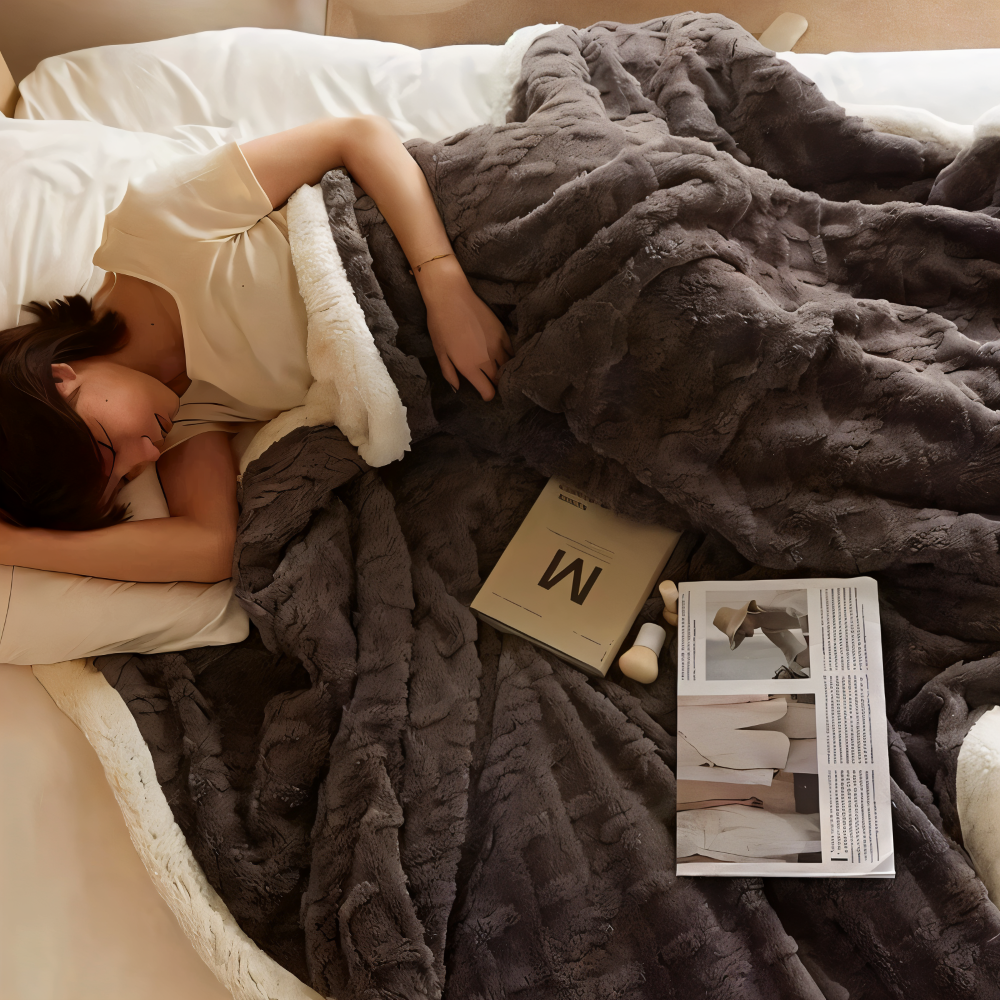 Jeté réversible en polaire luxueuse, moelleux et confortable, idéal pour décorer votre salon.