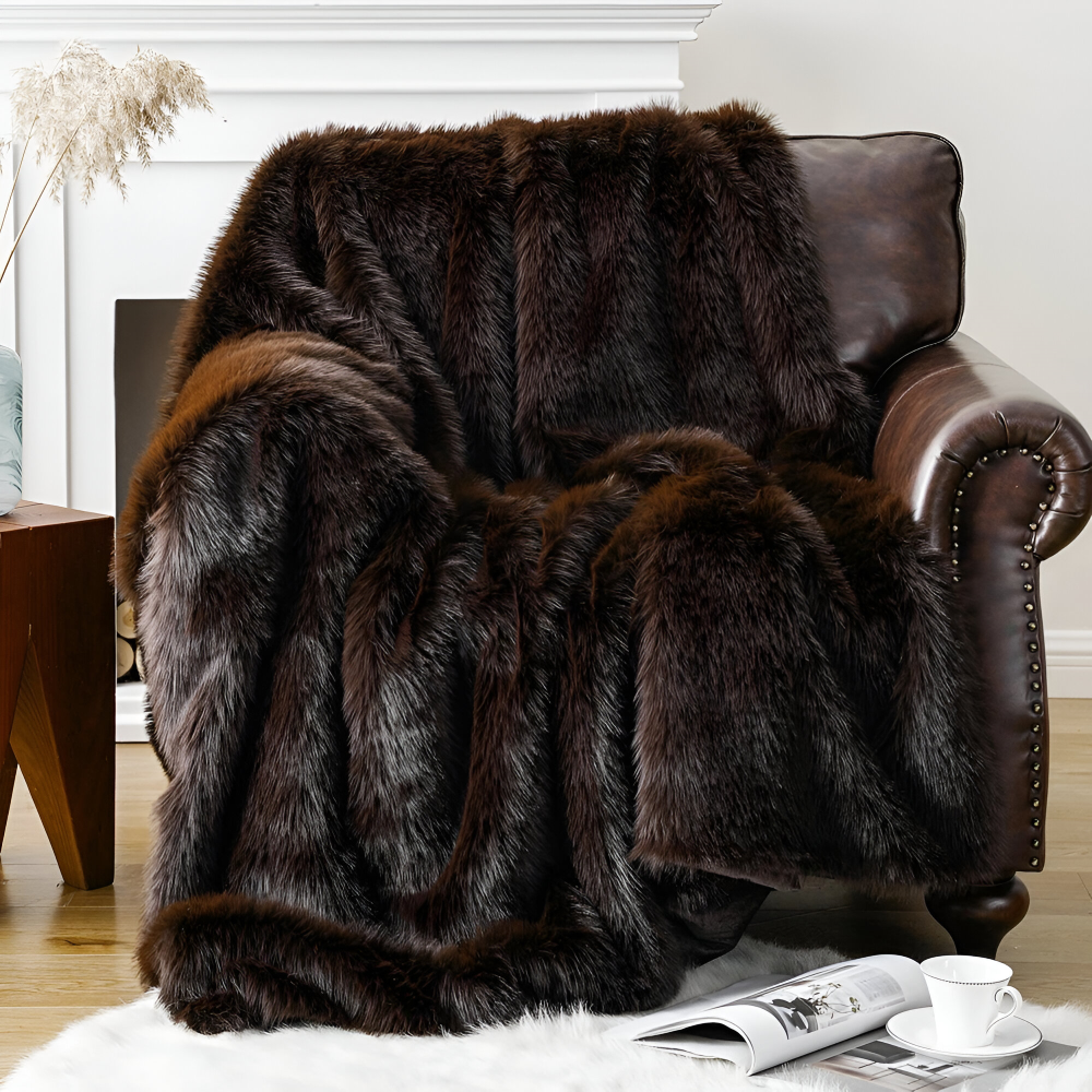 Plaid de luxe en fausse fourrure douce et chaude, parfait pour votre salon ou chambre en hiver.