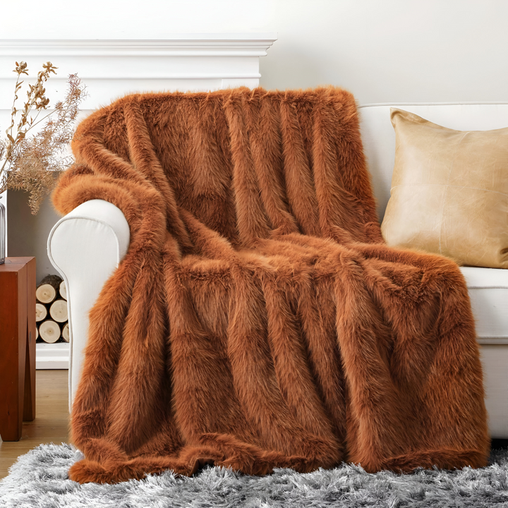 Couverture de lit en fausse fourrure effet velours, apporte chaleur et élégance à votre chambre.