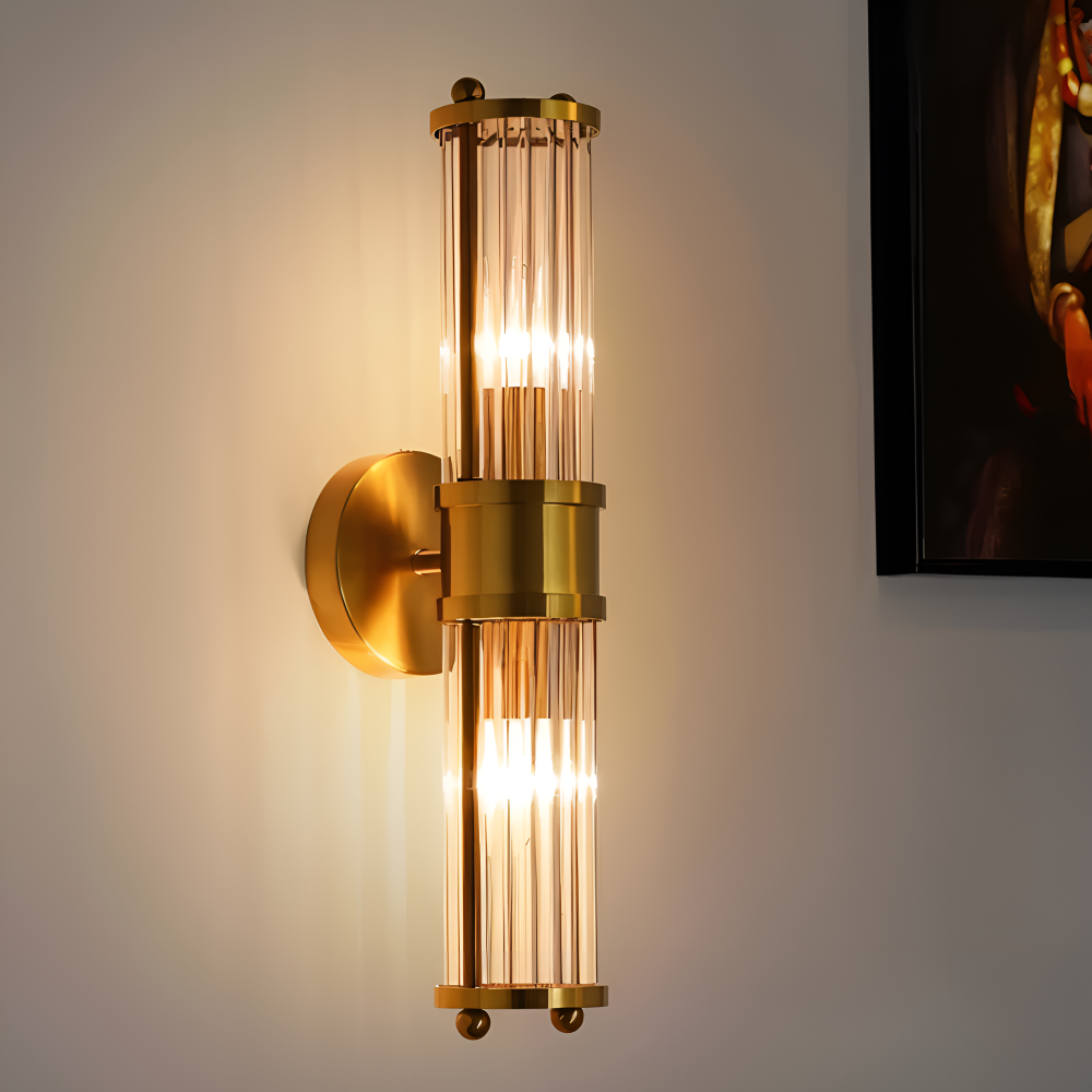 Éclairage mural design luxe, LED, en cristal doré. Parfait pour un intérieur contemporain.