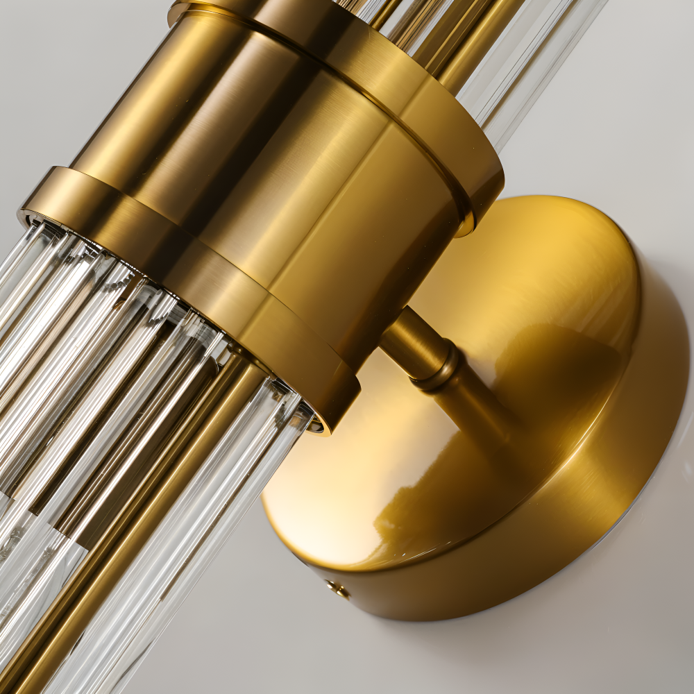 Applique LED, cristal doré, pour un intérieur contemporain. Lumière moderne et douce.