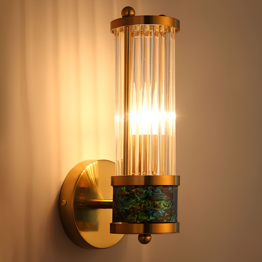 Applique murale décorative LED, doré, pour chambre d'hôtel. Style luxe et lumière douce.