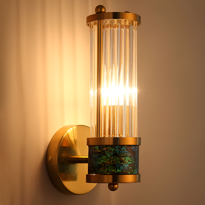 Applique murale décorative LED, doré, pour chambre d'hôtel. Style luxe et lumière douce.