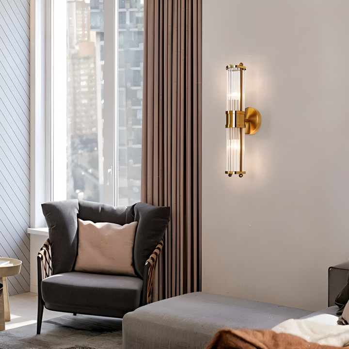 Décoration murale luxe avec lumière LED, chambre. Applique dorée créant une ambiance douce.