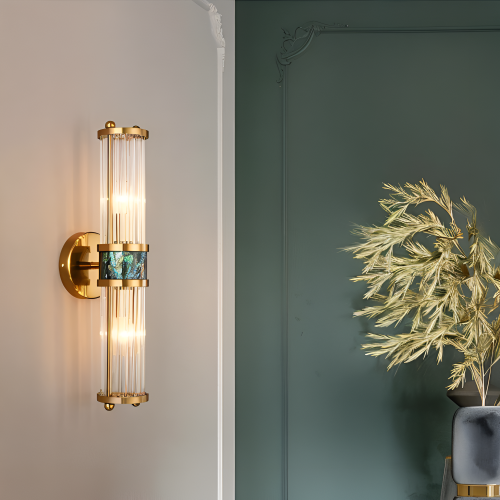 Applique murale LED, cristal doré, pour une ambiance chic. Luminaire moderne et élégant.