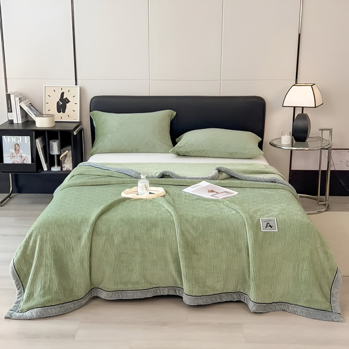 Jeté de canapé en velours polyester, ultra doux et moelleux pour un confort supérieur.