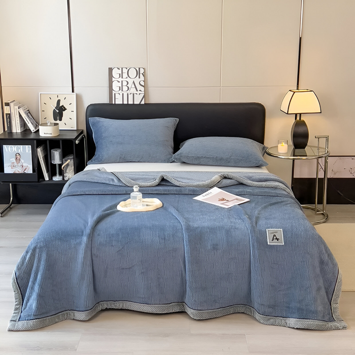 Couverture velours ultra-douce et chaude, parfaite pour des moments cocooning.