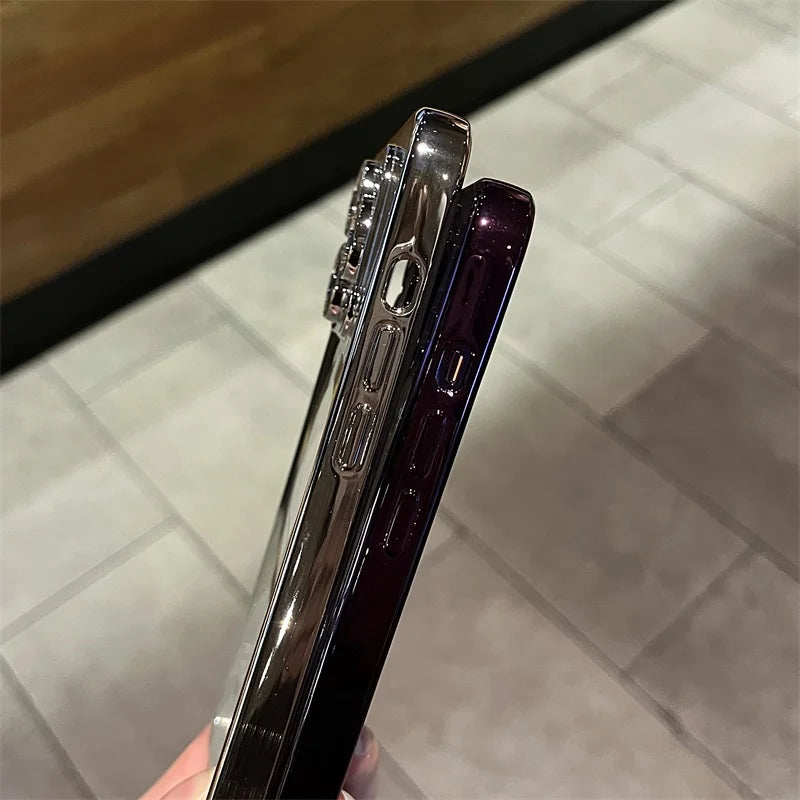Coque transparente et douce pour iPhone, compatible MagSafe. Offre une protection élégante et antichoc.