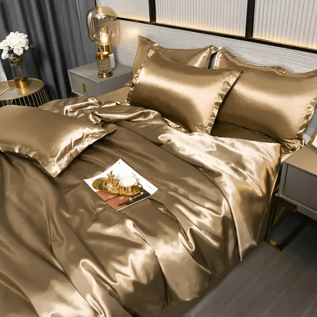 Taies d'oreiller en soie de mûrier, luxueuses et douces, idéales pour un sommeil de qualité.