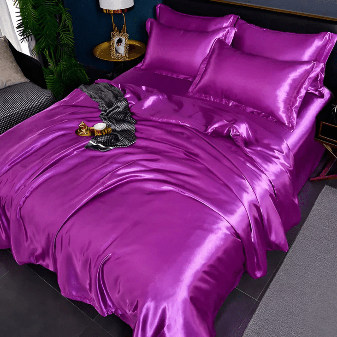Chambre élégante avec l'ensemble de literie en soie de mûrier, ambiance luxe et sommeil réparateur.