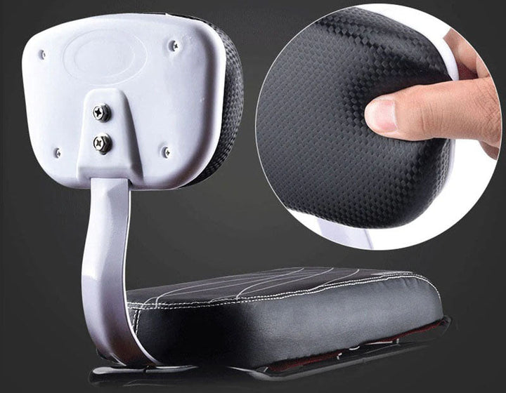 Siège enfant vélo arrière, rembourré et sécurisé, accessoire porte-bagages essentiel pour balade.