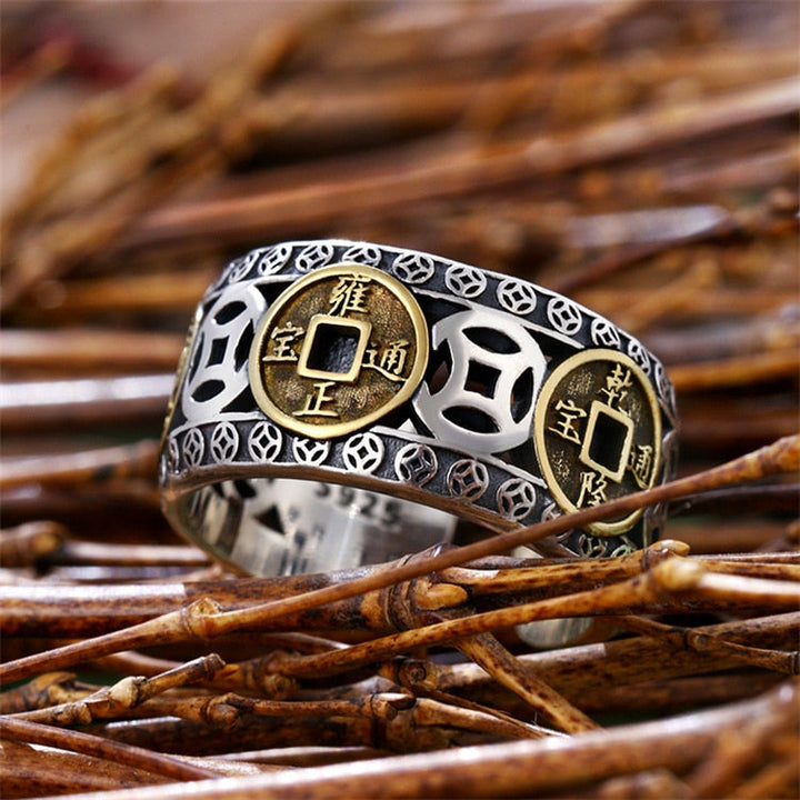 Anneau de richesse Feng Shui unisexe en argent 925 porté au doigt, symbolisant prospérité, chance et protection.