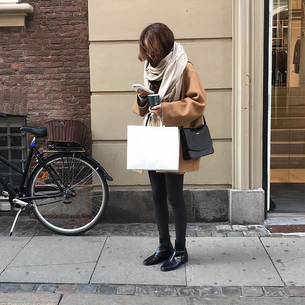 Veste d'hiver chic pour femme, offrant chaleur et style. Parfait pour les tenues hivernales élégantes.