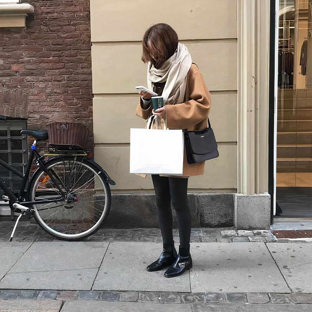 Veste d'hiver chic pour femme, offrant chaleur et style. Parfait pour les tenues hivernales élégantes.