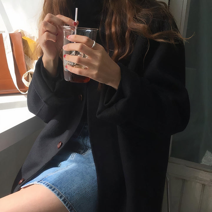 Manteau femme d'hiver, design élégant, pour rester au chaud avec style. Idéal pour la mode hivernale.
