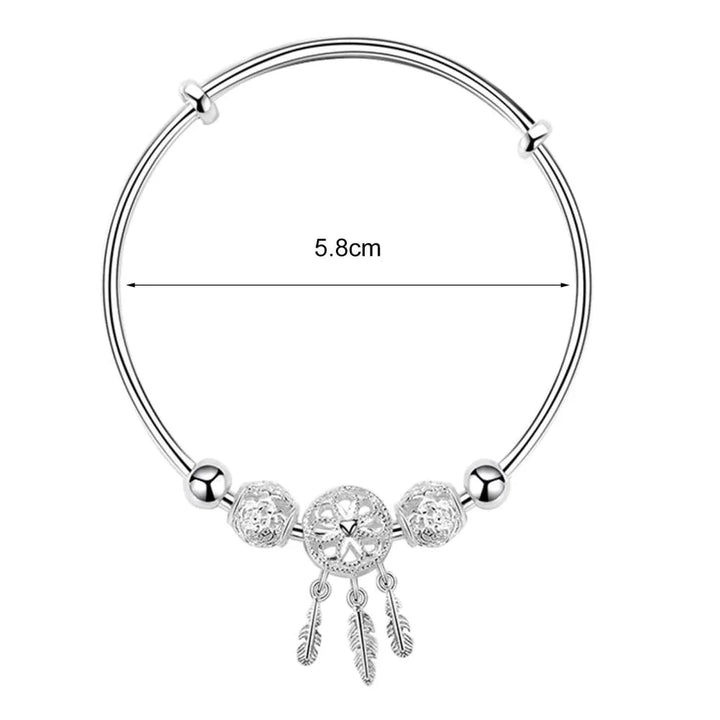 Découvrez ce bracelet attrape-rêves en argent 925 pour femme, symbole de grâce et de protection.