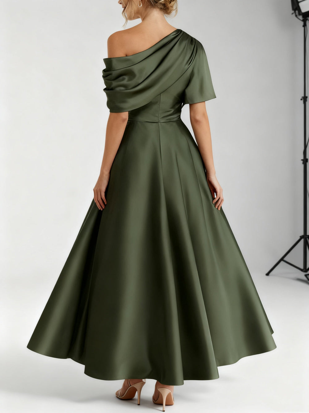 Robe de cérémonie A-line, mère de la mariée, épaule dénudée, volants, longueur cheville.