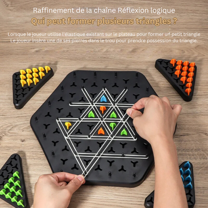 Enfants concentrés et s'amusant avec MindMatrix, un jeu de stratégie parfait pour développer leur réflexion.