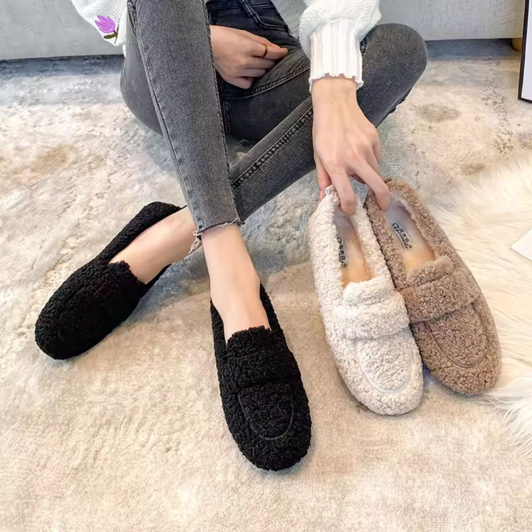 Pantoufles CozyStep ultra-douces pour femmes, confortables et chaudes pour l'intérieur, idéales hiver.