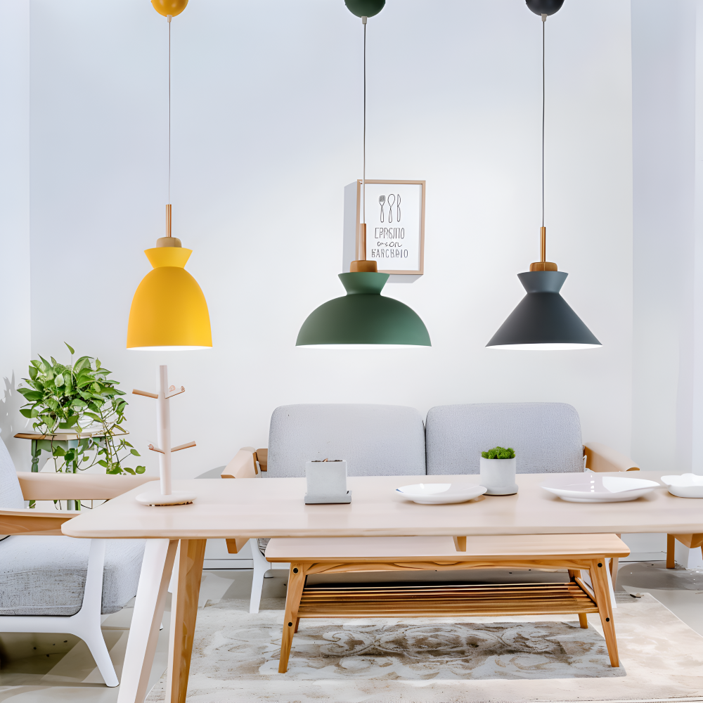 Luminaire suspension design macaron, éclairage coloré style contemporain pour intérieur.