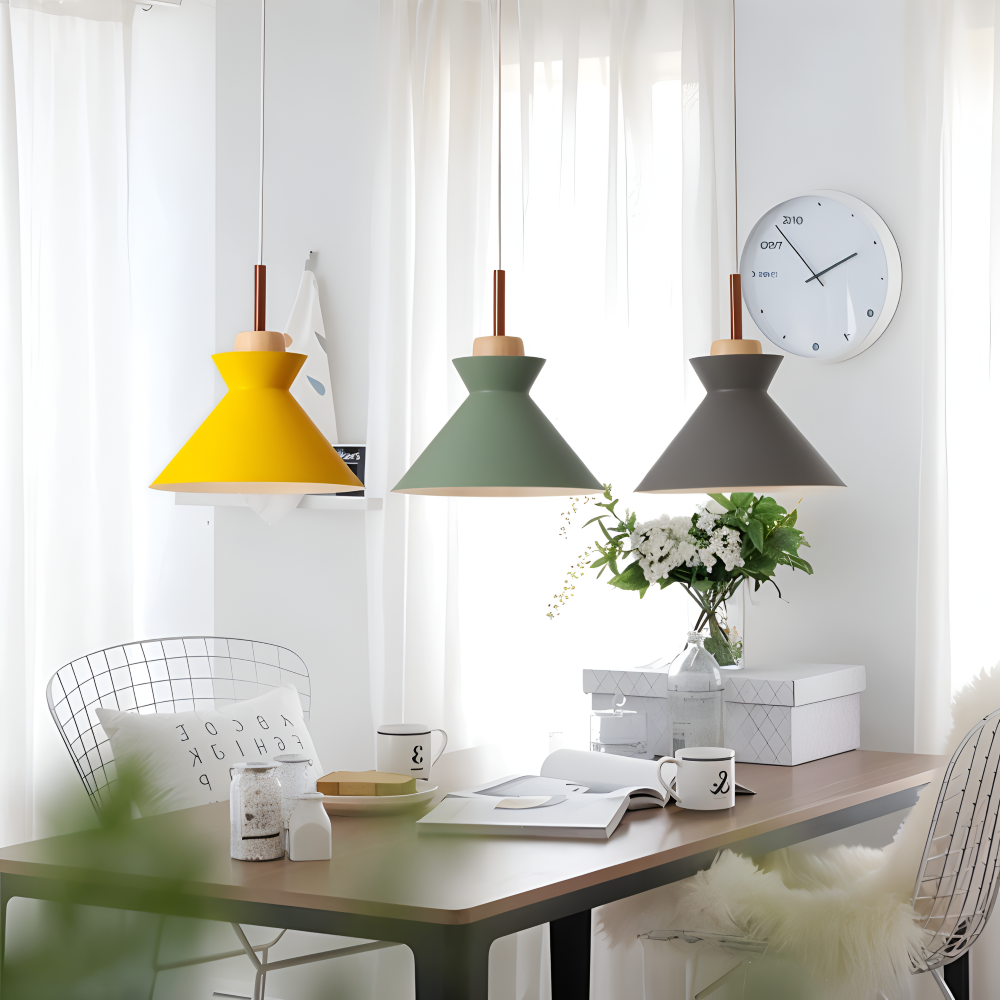 Lampe macaron multicolore, suspension design dôme pour lumière d'ambiance élégante.