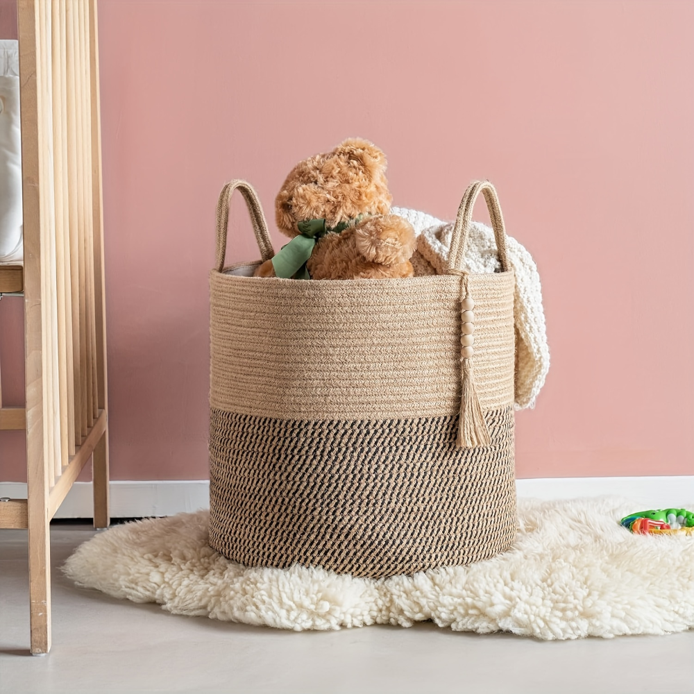 Grand panier macramé en coton style bohème pour rangement de vêtements, jouets ou linge de maison.