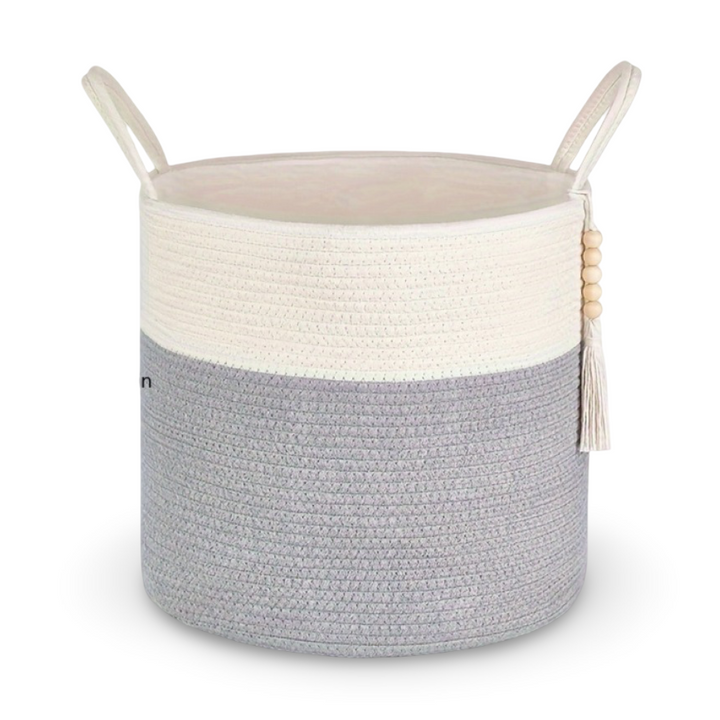 Panier décoratif et fonctionnel en macramé de coton, style bohème, idéal pour organiser avec goût votre intérieur.