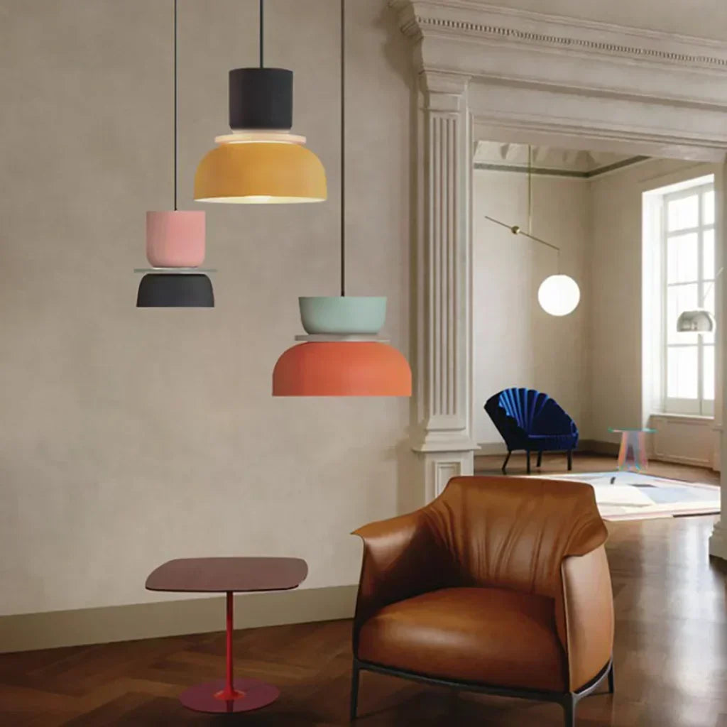 Lampe suspendue design bloc de couleurs, style scandinave moderne pour chambre ou bureau.