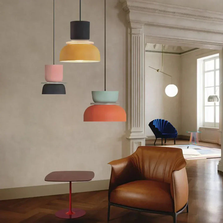 Lampe suspendue design bloc de couleurs, style scandinave moderne pour chambre ou bureau.