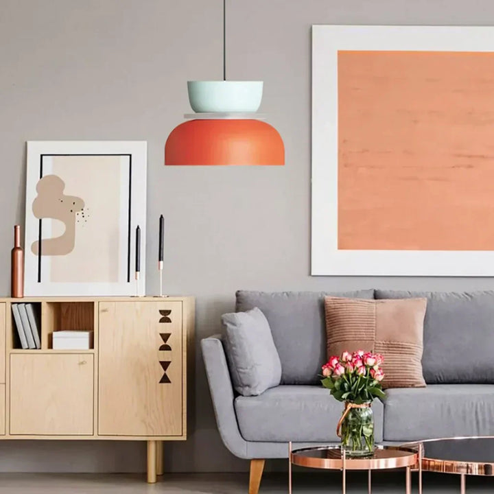 Suspension moderne scandinave, abat-jour coloré pour éclairage décoratif de salon ou chambre.