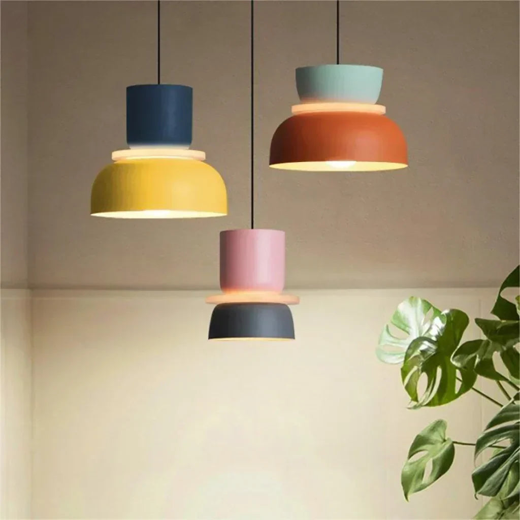 Suspension design macaron, éclairage contemporain pour cuisine ou salle à manger.