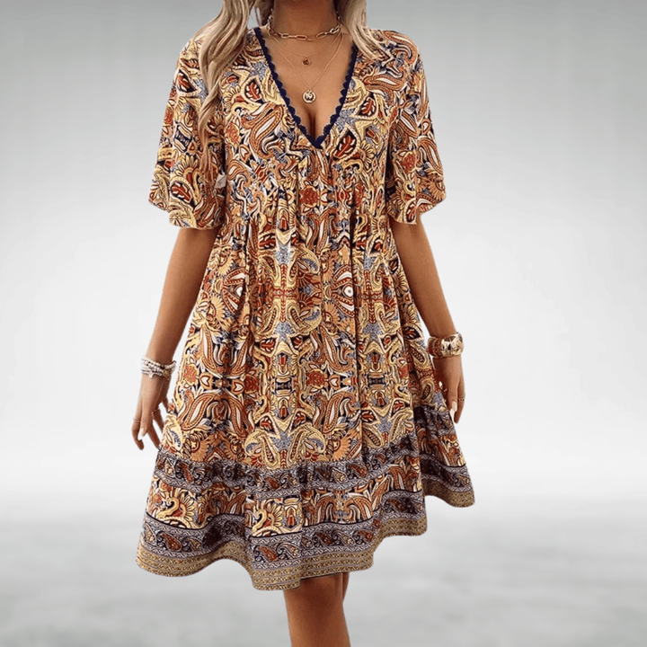 Robe d'été femme, coupe fluide et décontractée, style bohème chic, idéale pour un look mode et confortable.