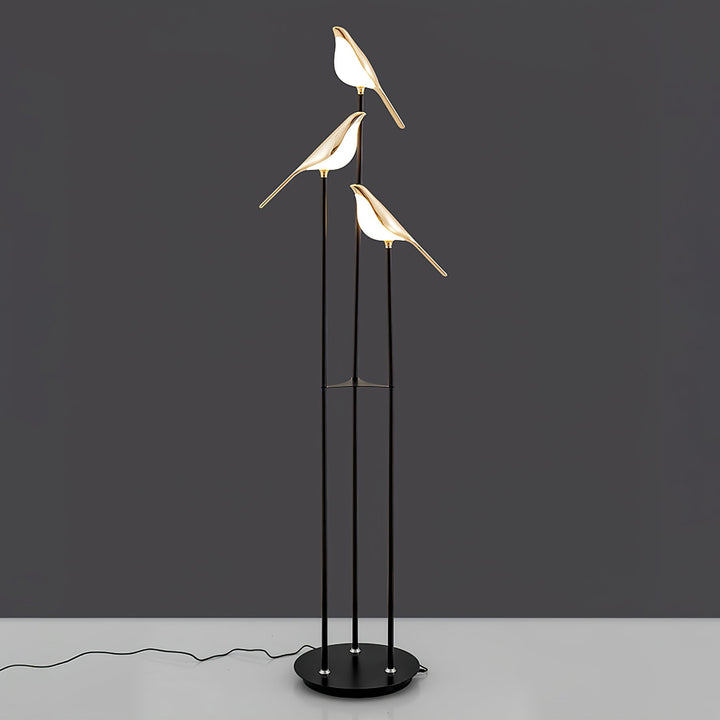 Superbe lampe sur pied LED Perchée de Pie, créant une ambiance lumineuse chaleureuse et stylée.