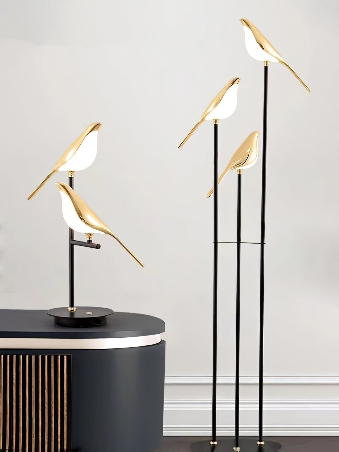 Vue rapprochée de la tête LED de la lampe sur pied Perchée de Pie, design élégant et moderne.