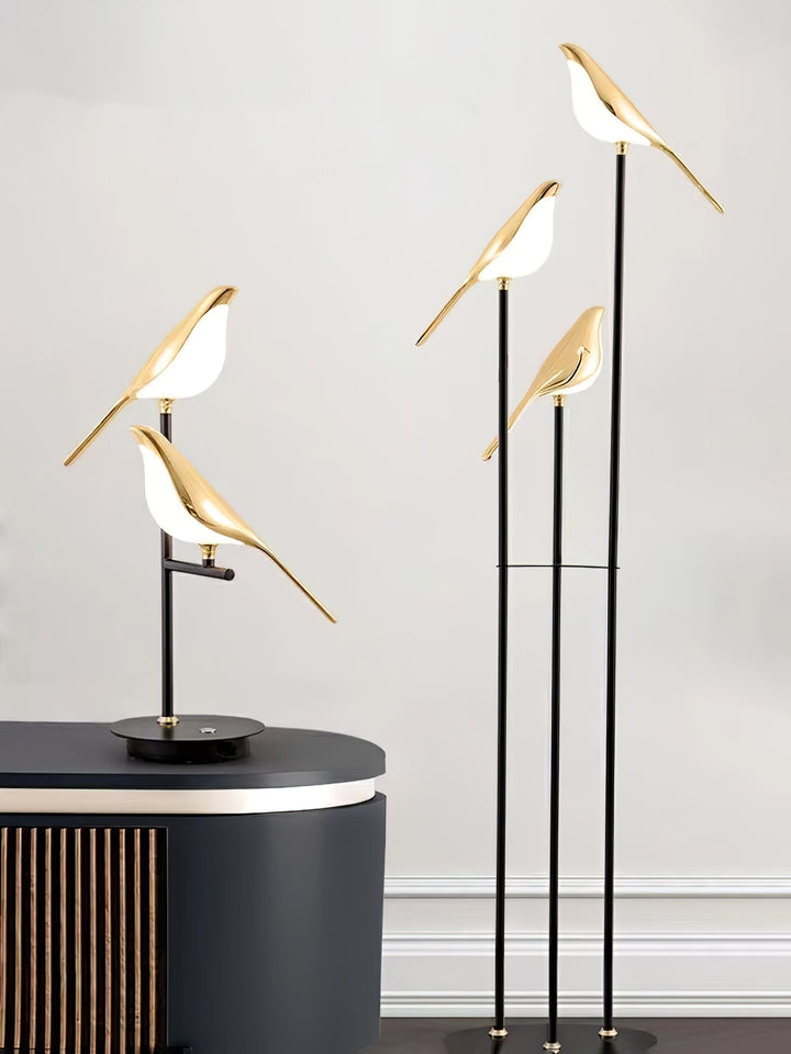 Vue rapprochée de la tête LED de la lampe sur pied Perchée de Pie, design élégant et moderne.