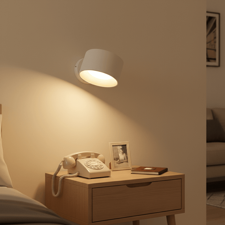 Élégante lampe murale scandinave sans fil LED, design moderne pour un éclairage intérieur sophistiqué et chaleureux.