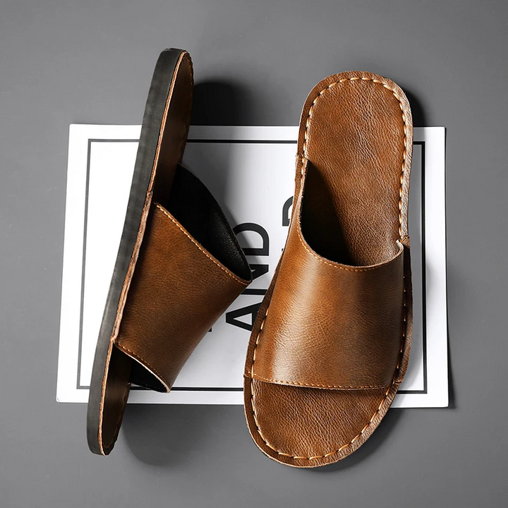 Mules noires pour hommes, croisées, offrant un confort optimal pour l'été et les loisirs, chaussures plates.