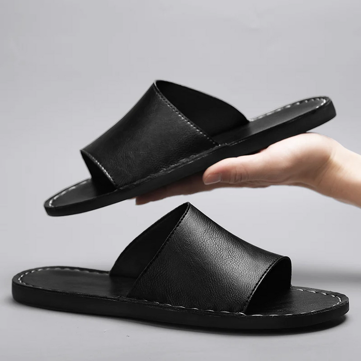 Mules hommes marron, style décontracté, légères avec brides croisées pour un confort estival au quotidien.