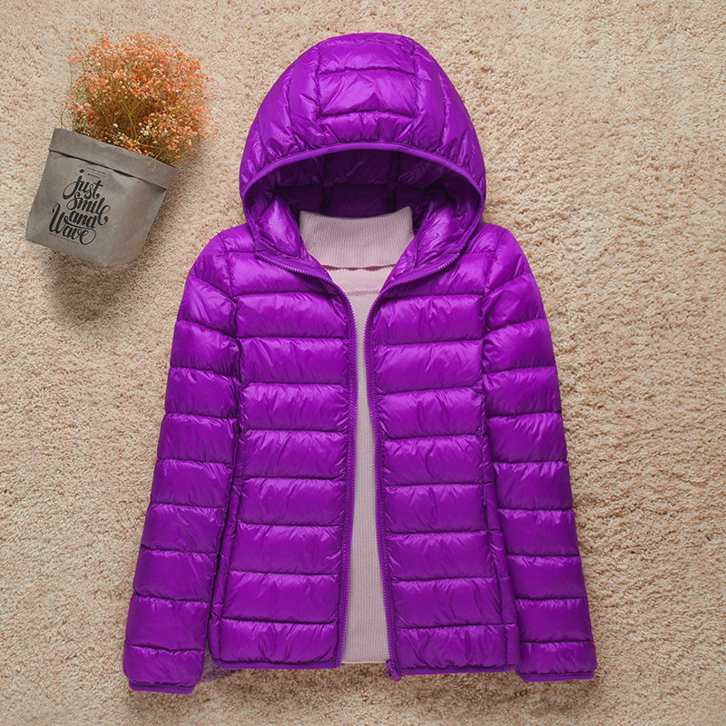 Manteau femme élégant à col montant, matelassé et léger. Idéal pour la protection contre le froid et le style.