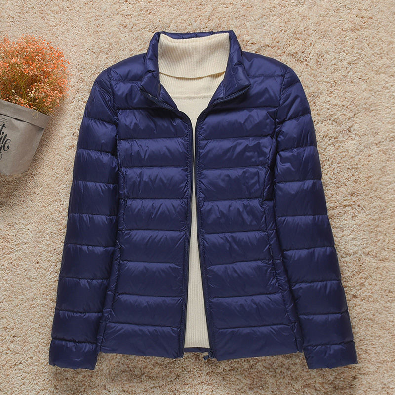Veste ultra-légère matelassée pour femme, coupe moderne et élégante. Confort optimal en hiver. Col montant.