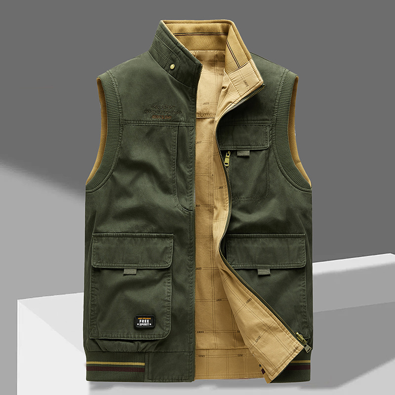 Gilet homme vert beige, veste sans manches de luxe, idéal pour mode masculine chic et élégante.